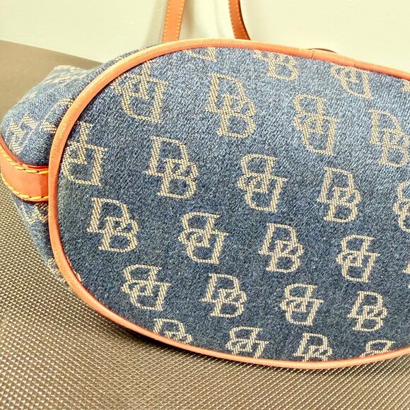 Dooney & Bourke North South Blue Denim Signature Cream DB Logo Bucket Bag Purse - Picture 12 of 15